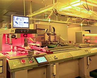 Rigid-Flex PCB outer layer circuit with flexible solder mask treatment for insulation and dynamic bending performance